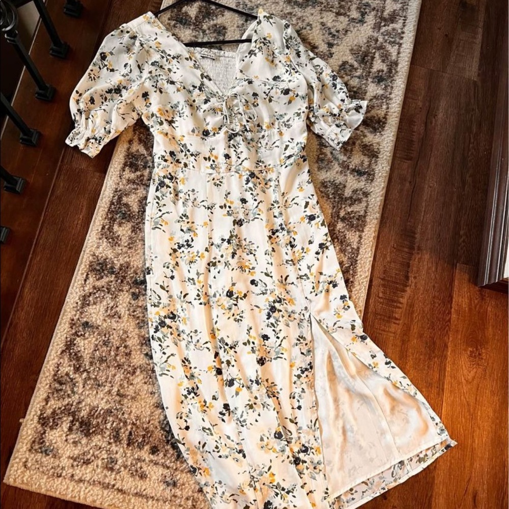 Woman’s Abercrombie & Fitch White Floral Midi Dress Size S